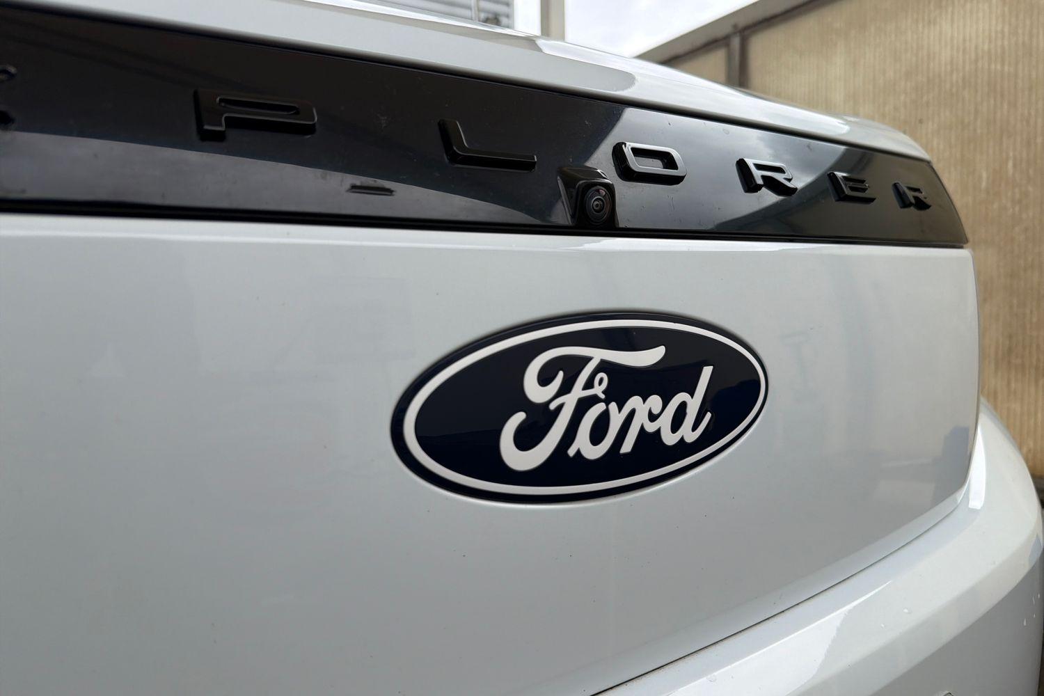 Ford Explorer Photo 25