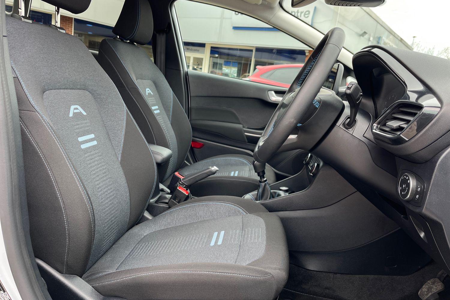 Ford FIESTA Photo 16