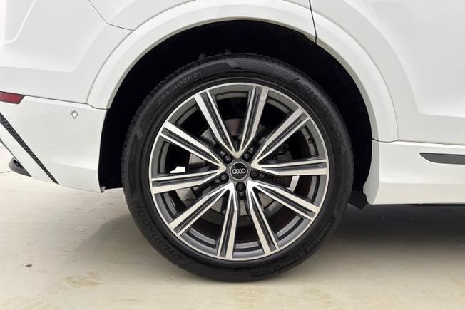AUDI Q8 Photo 5