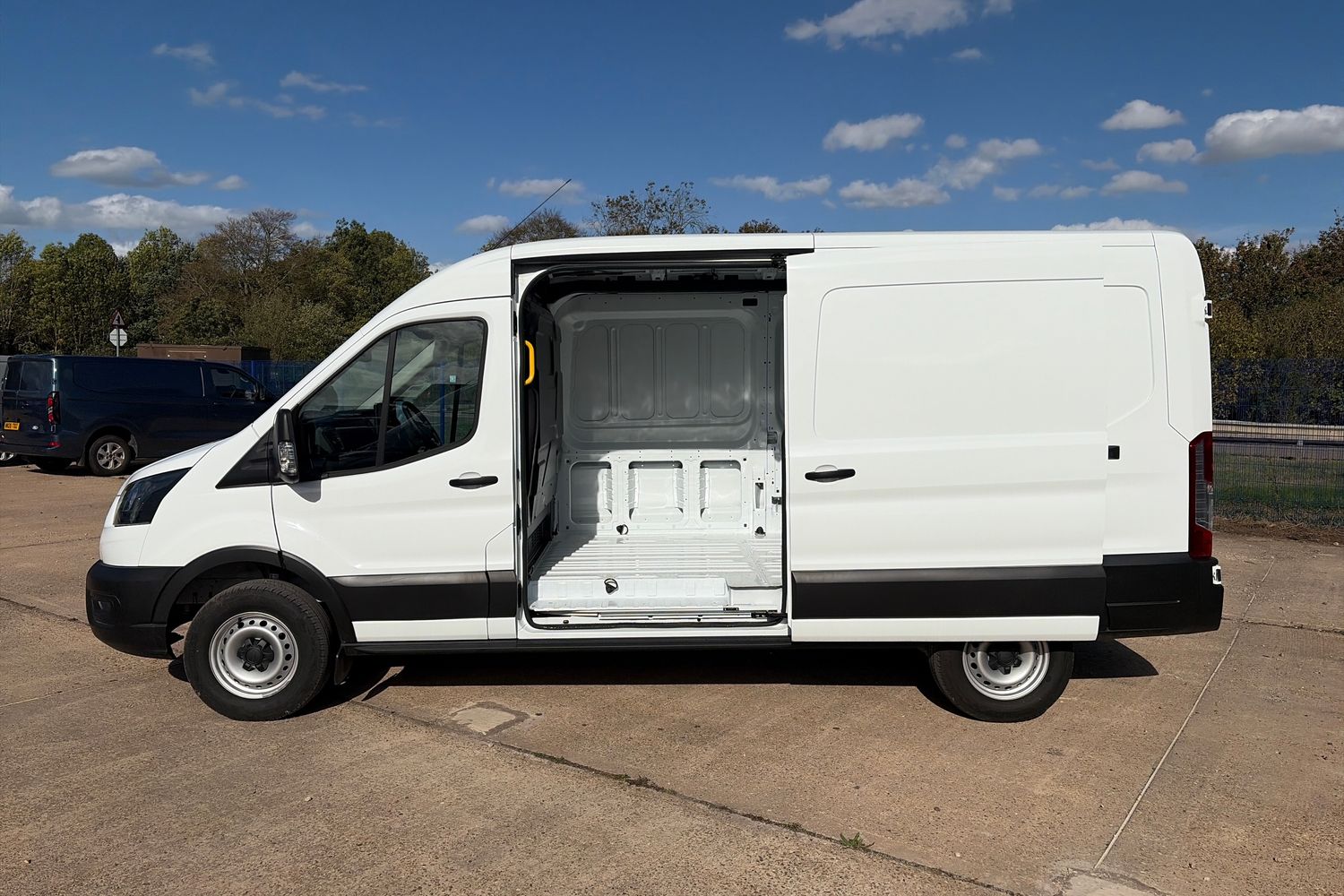 Ford E-TRANSIT Photo 4