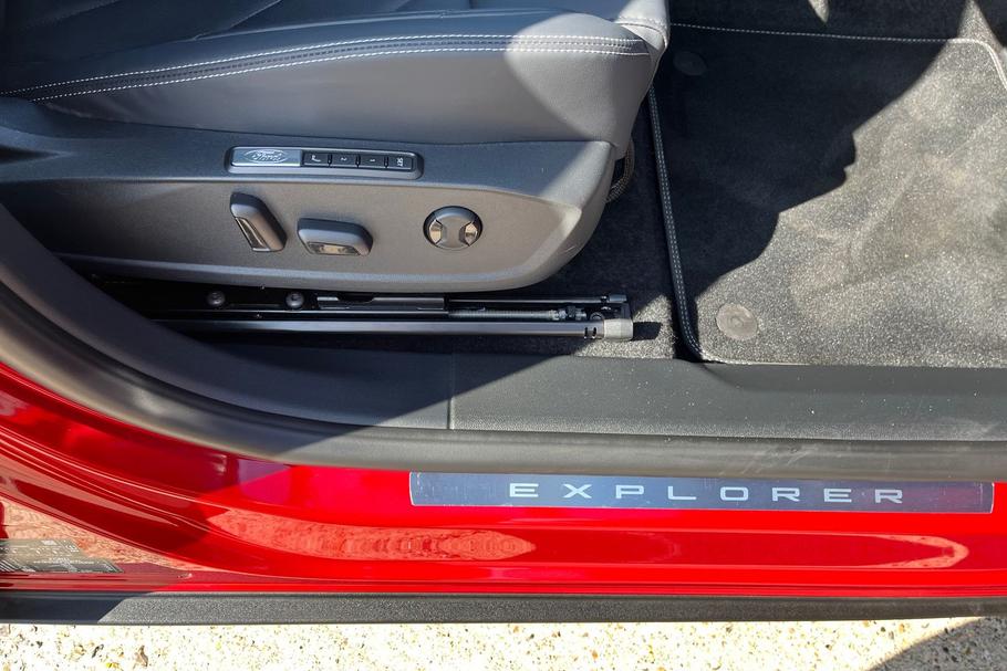 Used Ford Explorer 37