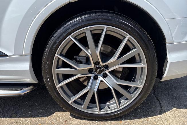 AUDI Q7 Photo 49