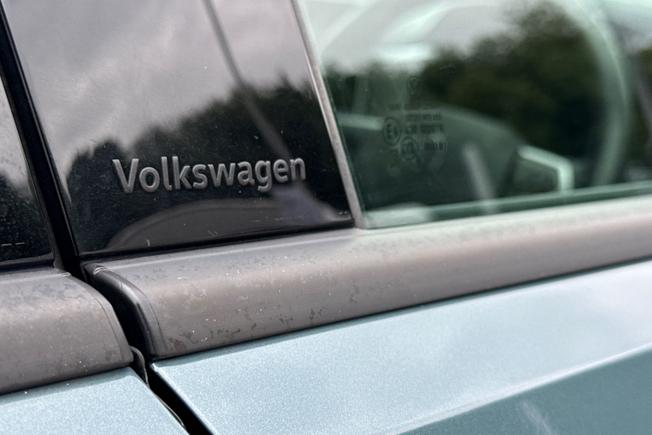Volkswagen T-Roc Photo 23