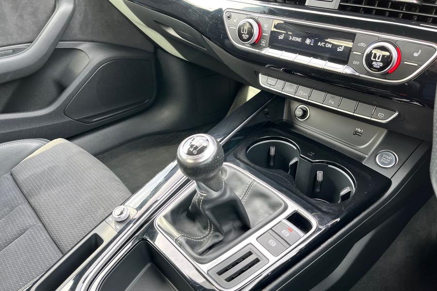 Audi A4 Photo autoimg-c26c4302102a34c956dce77c566489b980fe2e90.jpg