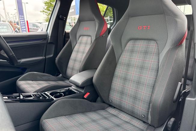 VOLKSWAGEN Golf Photo 21