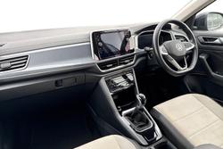 Volkswagen T-Roc Photo 2