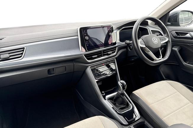 Volkswagen T-Roc Photo 2