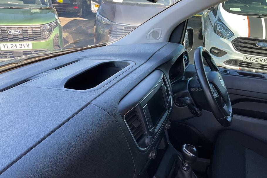 Used VAUXHALL VIVARO EA72JCZ 16