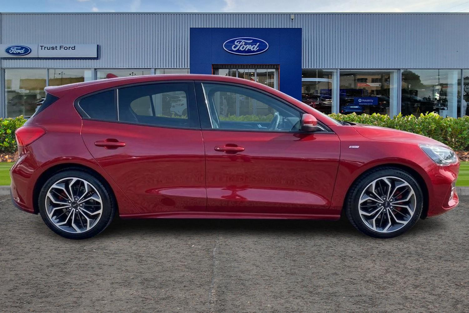 Ford FOCUS Photo 2