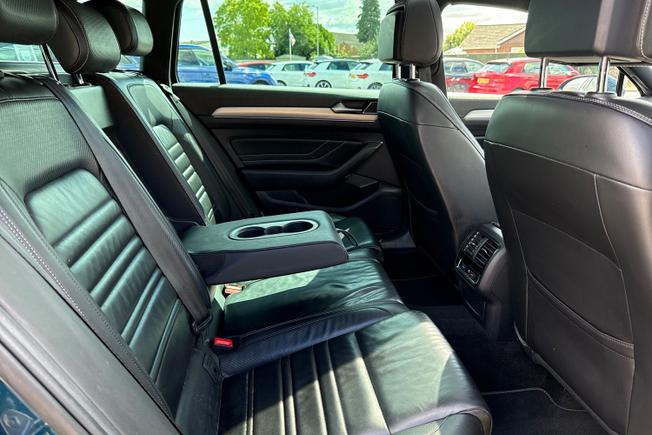 VOLKSWAGEN Passat Photo 46