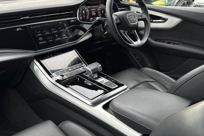 AUDI Q7 Photo 26
