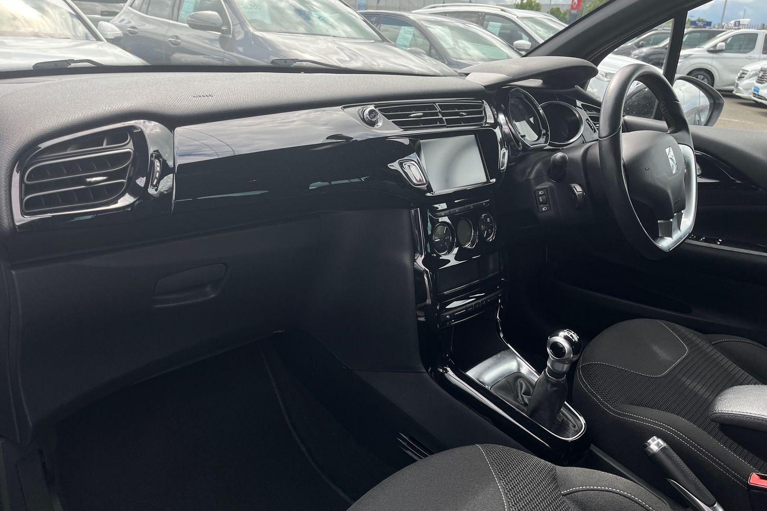 DS Automobiles DS 3 Photo 17