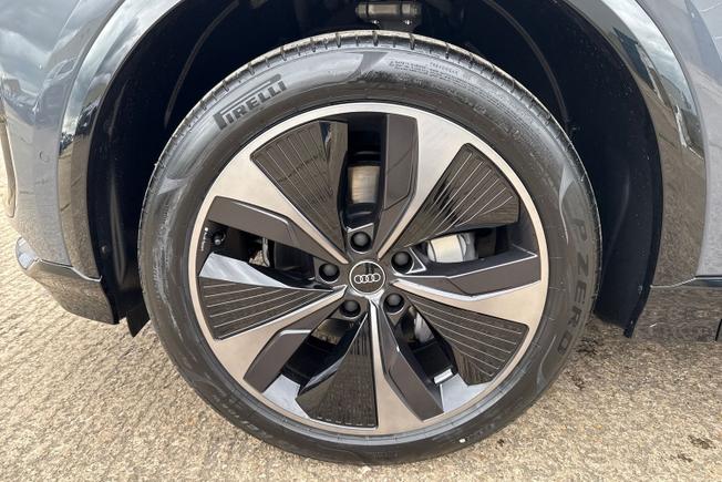 AUDI Q6 E-Tron Photo 56