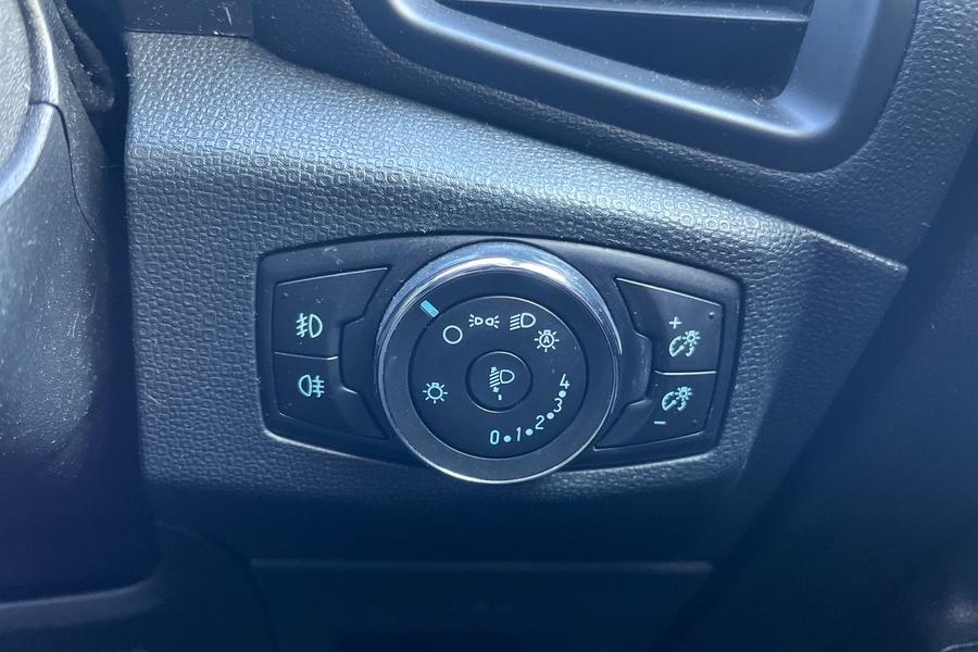 Ford ECOSPORT Photo autoimg-c289689026557639bf263b090941e7242cb2ede8.jpg