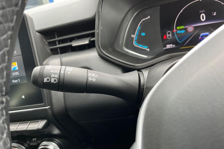 Renault CLIO Photo autoimg-c28f4b32ca2bb72fe993620b89f8b2a109f68316.jpg