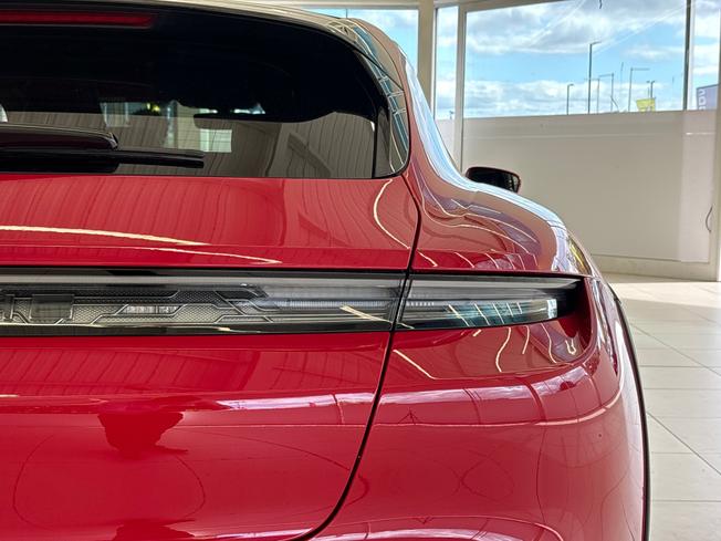 PORSCHE Taycan Photo 23