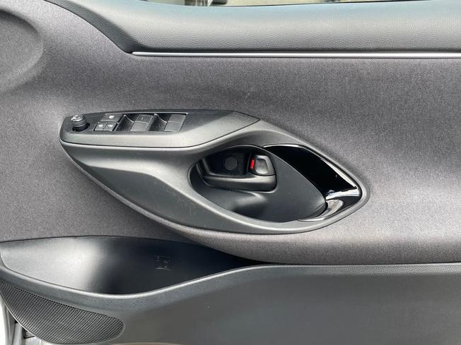 Toyota Yaris Photo 29