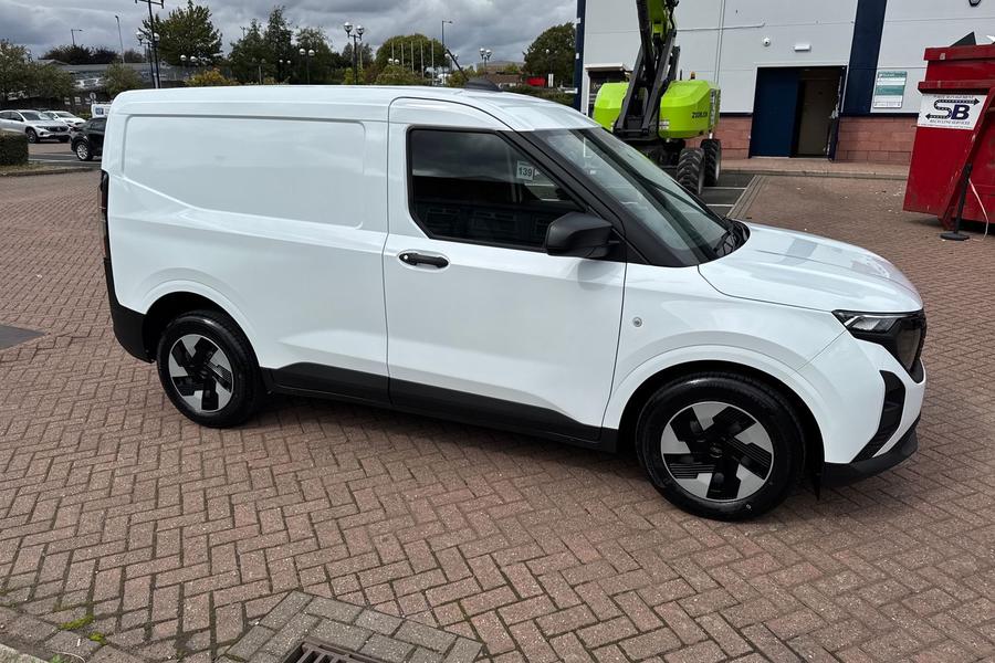 Ford E-TRANSIT COURIER Photo autoimg-c2983fb14aadcfb0259c884d6fa07bb3b47726b6.jpg