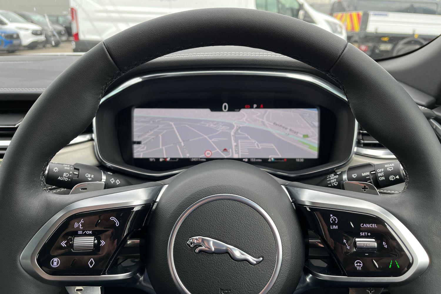 Jaguar F-PACE Photo 11