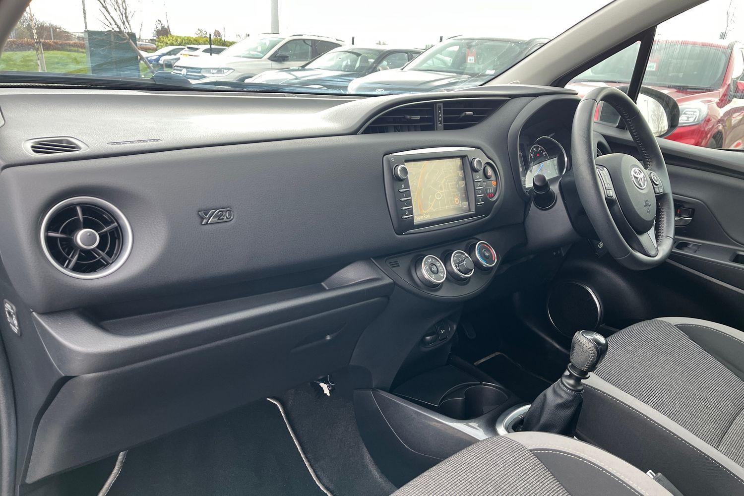 Toyota Yaris Photo 17