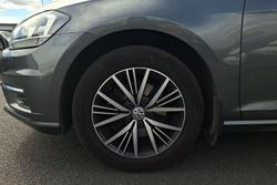 VOLKSWAGEN Golf Photo 5
