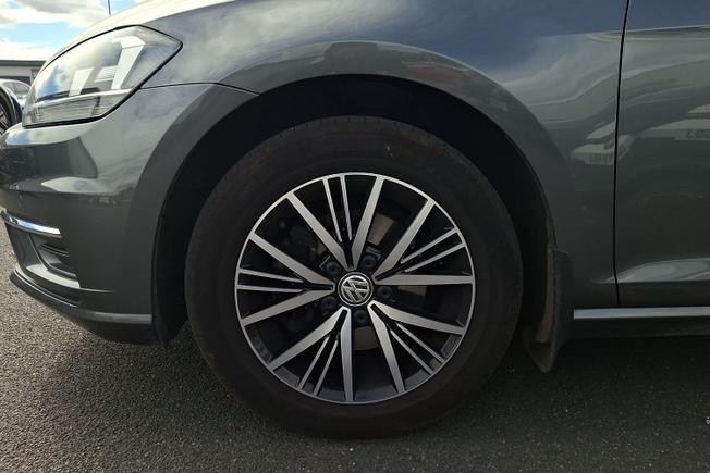 VOLKSWAGEN Golf Photo 5