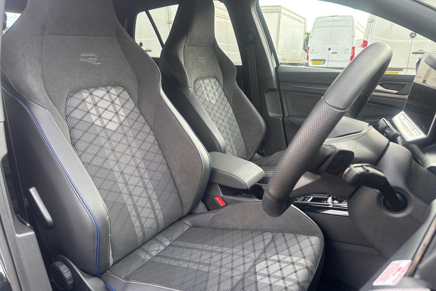 Volkswagen GOLF Photo 16