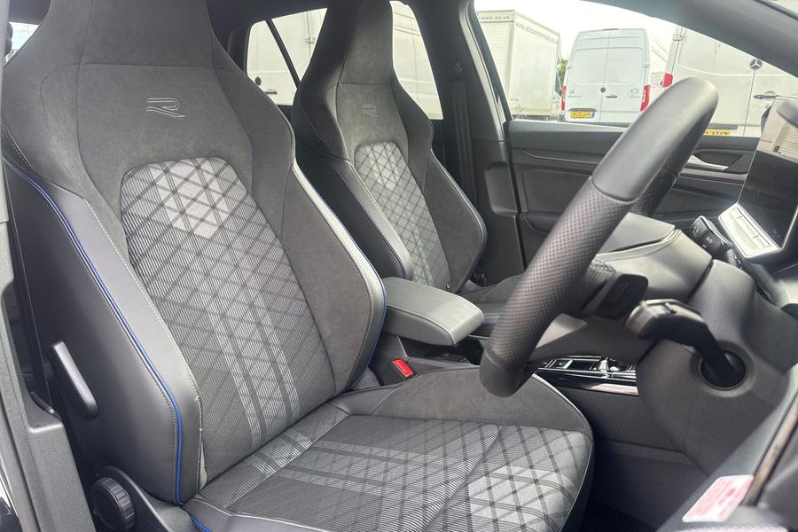Volkswagen GOLF Photo autoimg-c2b3a68dc438745cb13f46f16c66e36ec535966d.jpg