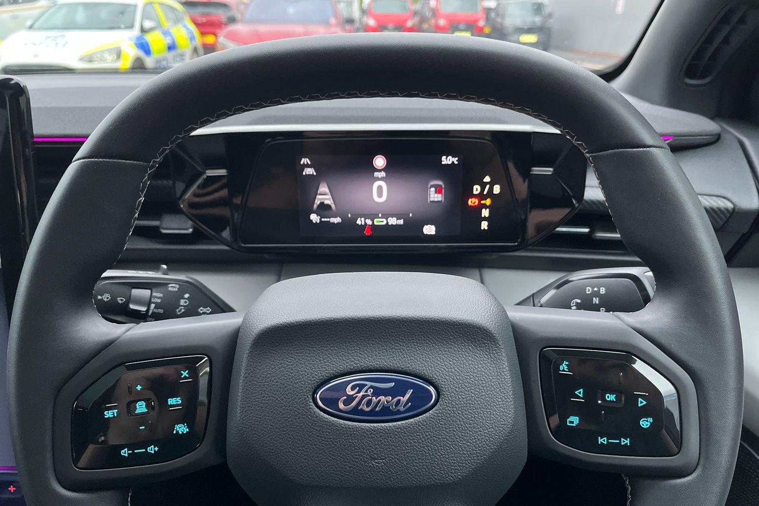Ford EXPLORER Photo 11