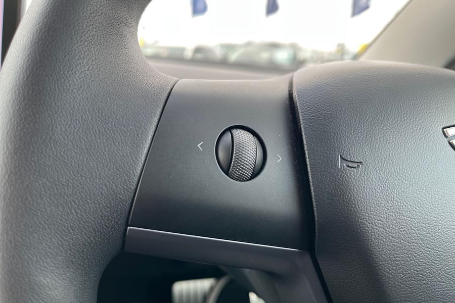 TESLA Model 3 Photo autoimg-c2b4716c92cba87efe6e180ac7319420803d3d08.jpg