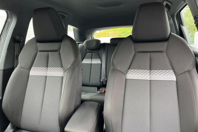 AUDI Q4 e-tron Photo 21