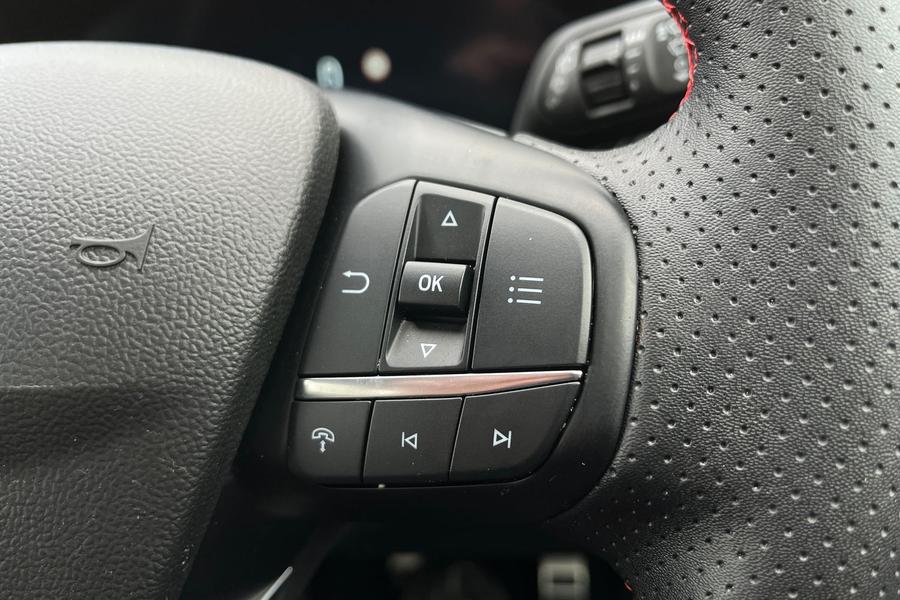 Ford Kuga Photo autoimg-c2bcd698997fab21863eb044ff2e1474b014e239.jpg