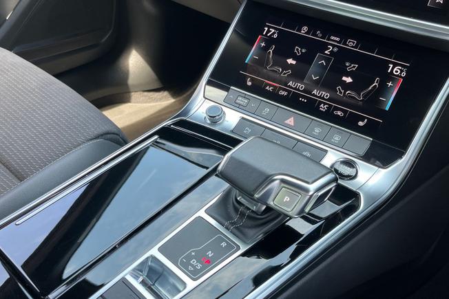 Audi A6 Saloon Photo 34