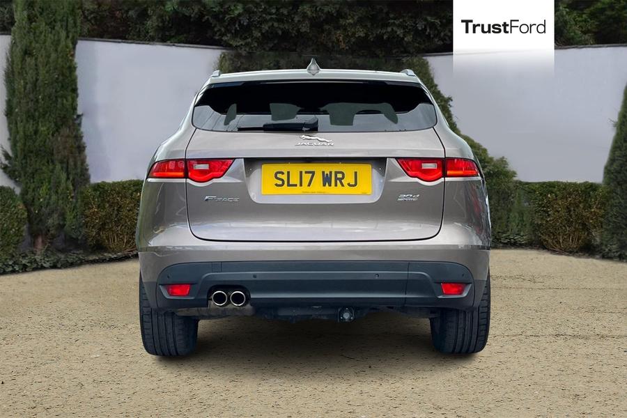 Jaguar F-PACE Photo autoimg-c2c857fbecf02c8405c8655e82ca78c8183d12c2.jpg