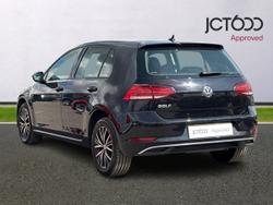 VOLKSWAGEN Golf Photo 3