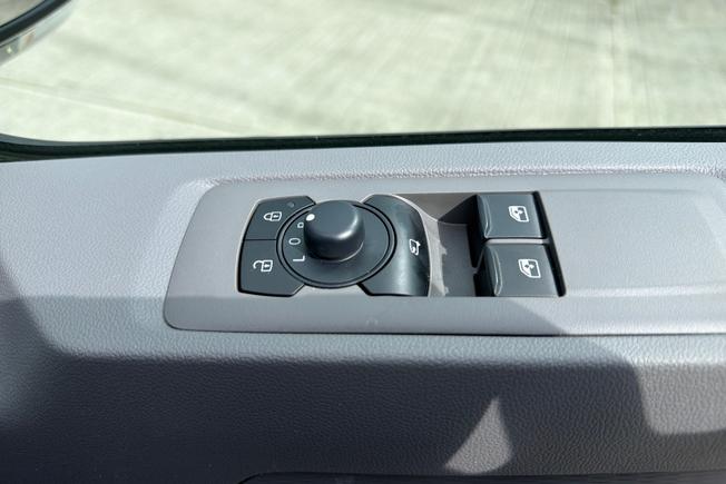 VOLKSWAGEN Transporter Photo 34