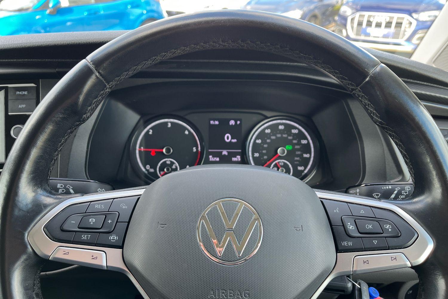 Volkswagen Transporter Shuttle Photo 11