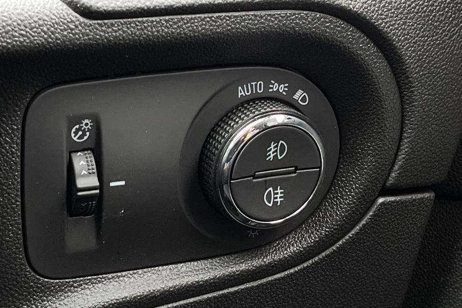 Vauxhall GRANDLAND Photo autoimg-c2d77f0a4520a3ff5aaf7b62918f2afb5a9cb66d.jpg