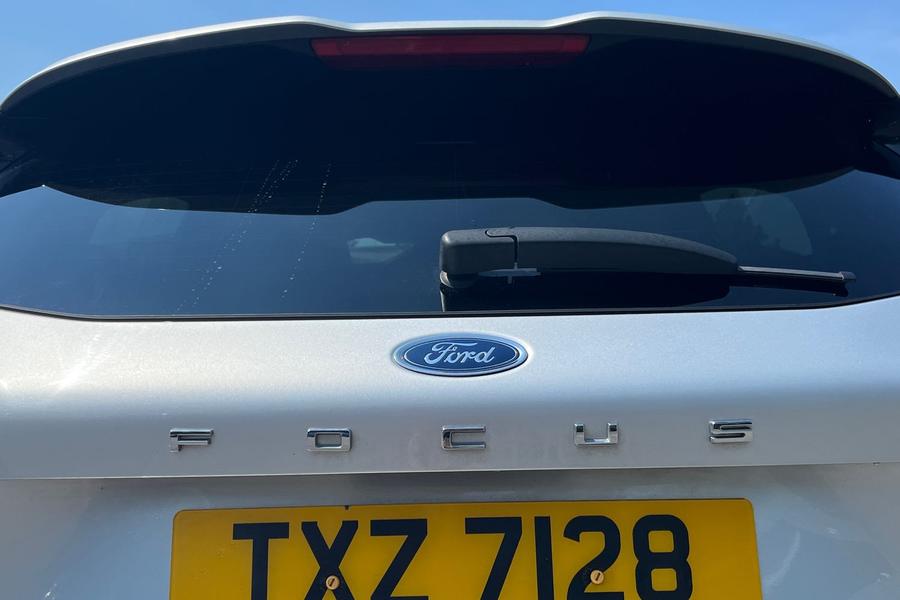 Ford Focus Photo autoimg-c2db2df9b48b403bf5c33c198b8b5771be942764.jpg