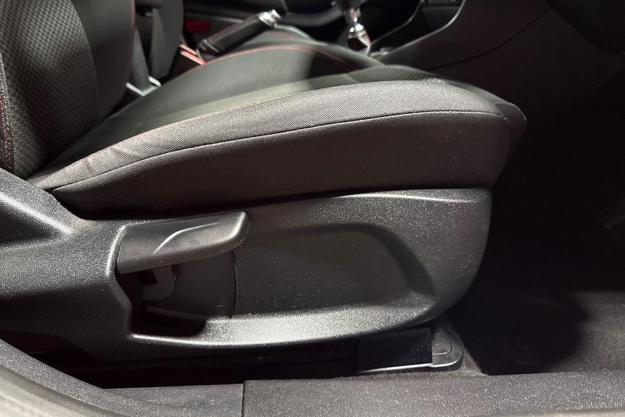 Ford FIESTA Photo autoimg-c2deb8380a4ffe384cd809e37eee7de840530a28.jpg