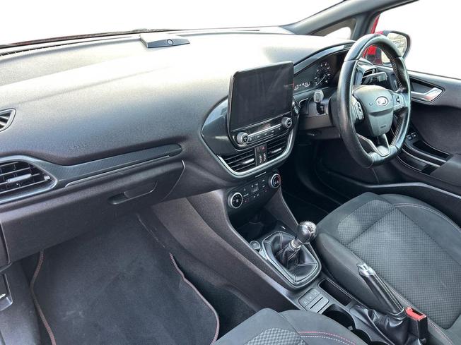 FORD Fiesta Photo 2