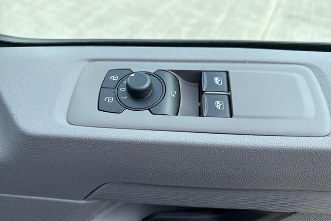 VOLKSWAGEN Transporter Photo 35