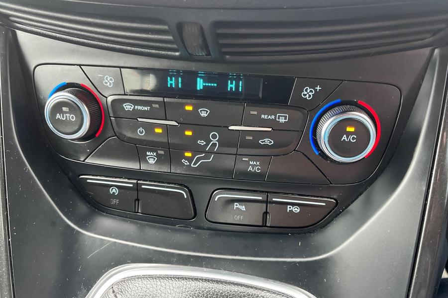 Ford KUGA Photo autoimg-c2e522494676cbab8046335386f057b5a64bcc9d.jpg