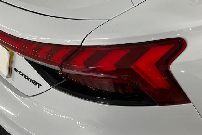 AUDI Rs E-Tron Gt Photo 18