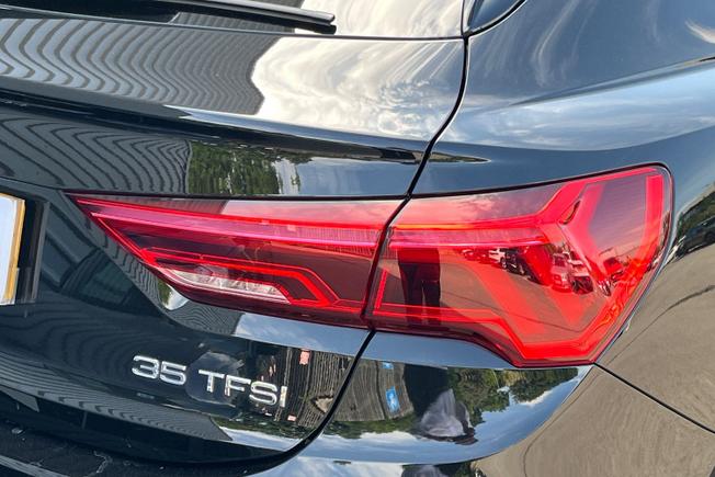 AUDI Q3 Photo 18