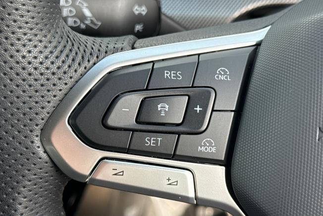 VOLKSWAGEN Golf Photo 16