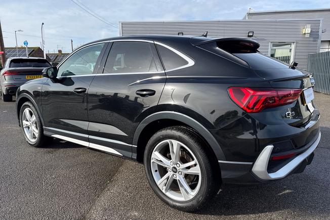 AUDI Q3 Photo 28