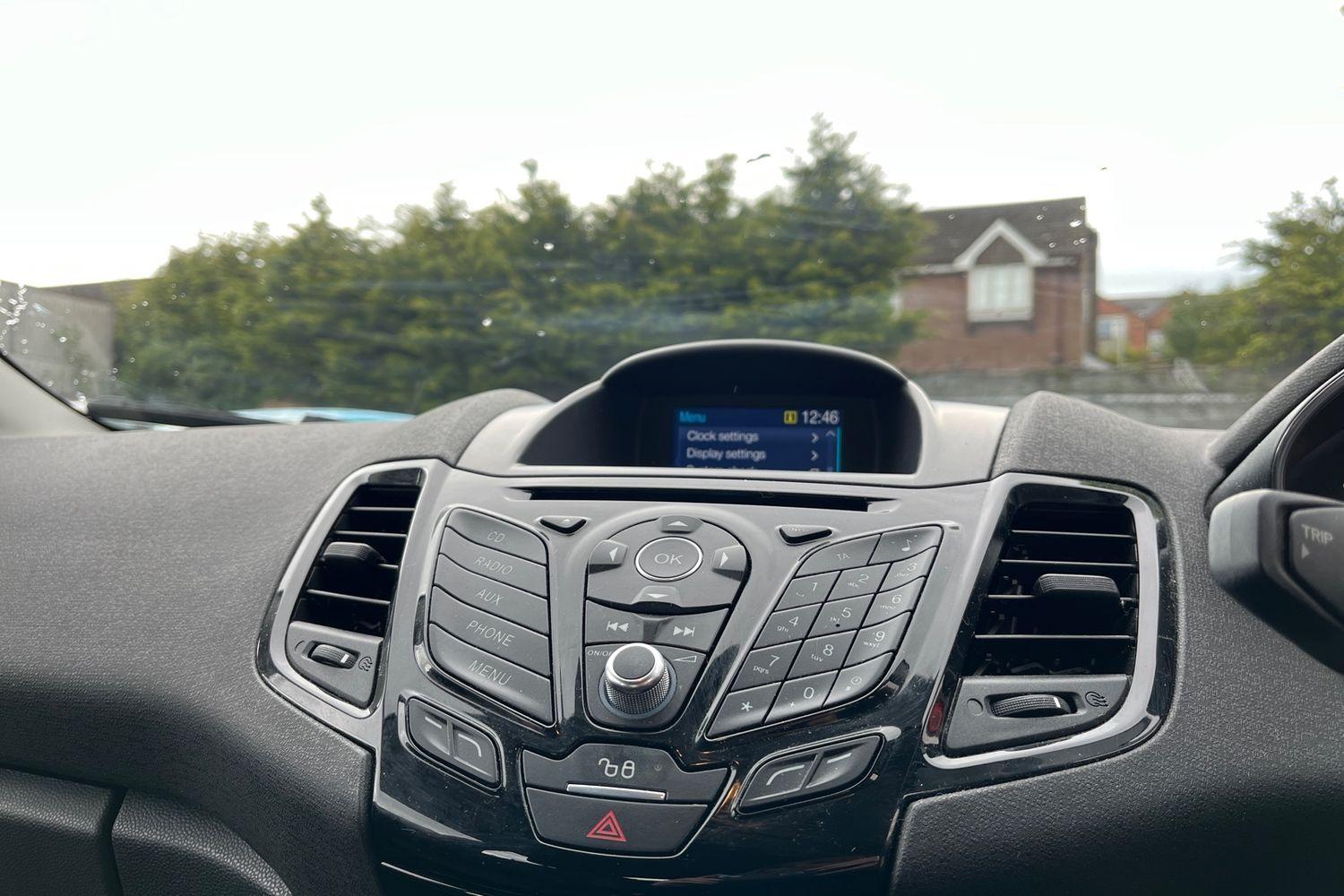 Ford FIESTA Photo 33