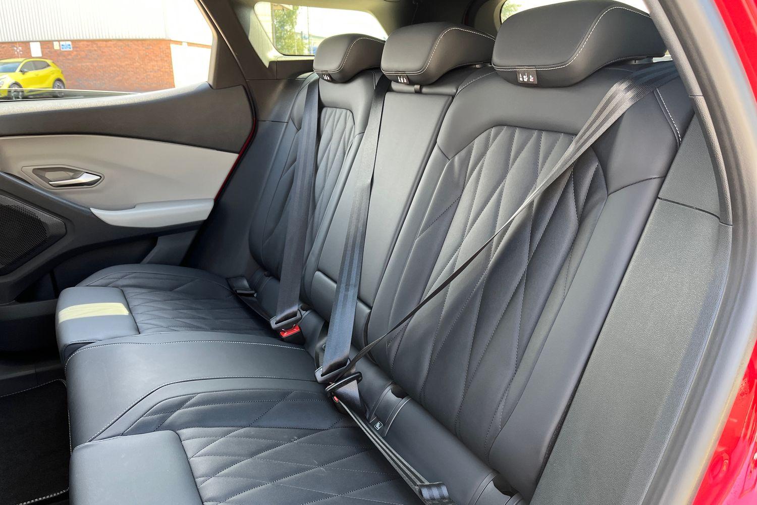 Ford Explorer Photo 19