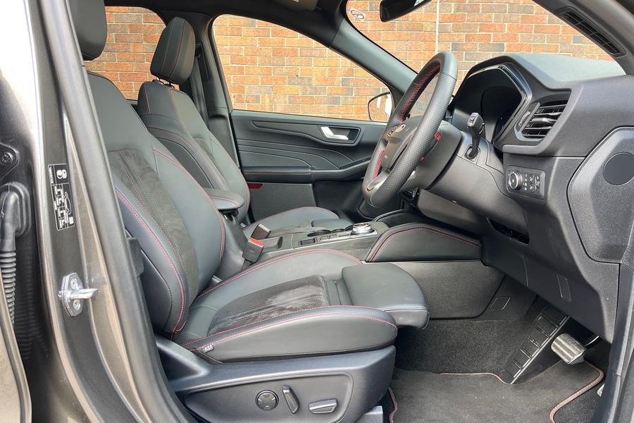 Ford Kuga Photo autoimg-c2fb1cafb00ba44614b80f0f8c0863b6f6179212.jpg